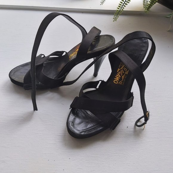 FERAGAMO BLACK SHOES HEELS CROSS STRAP WOMEN  8.5 M - Picture 1 of 3